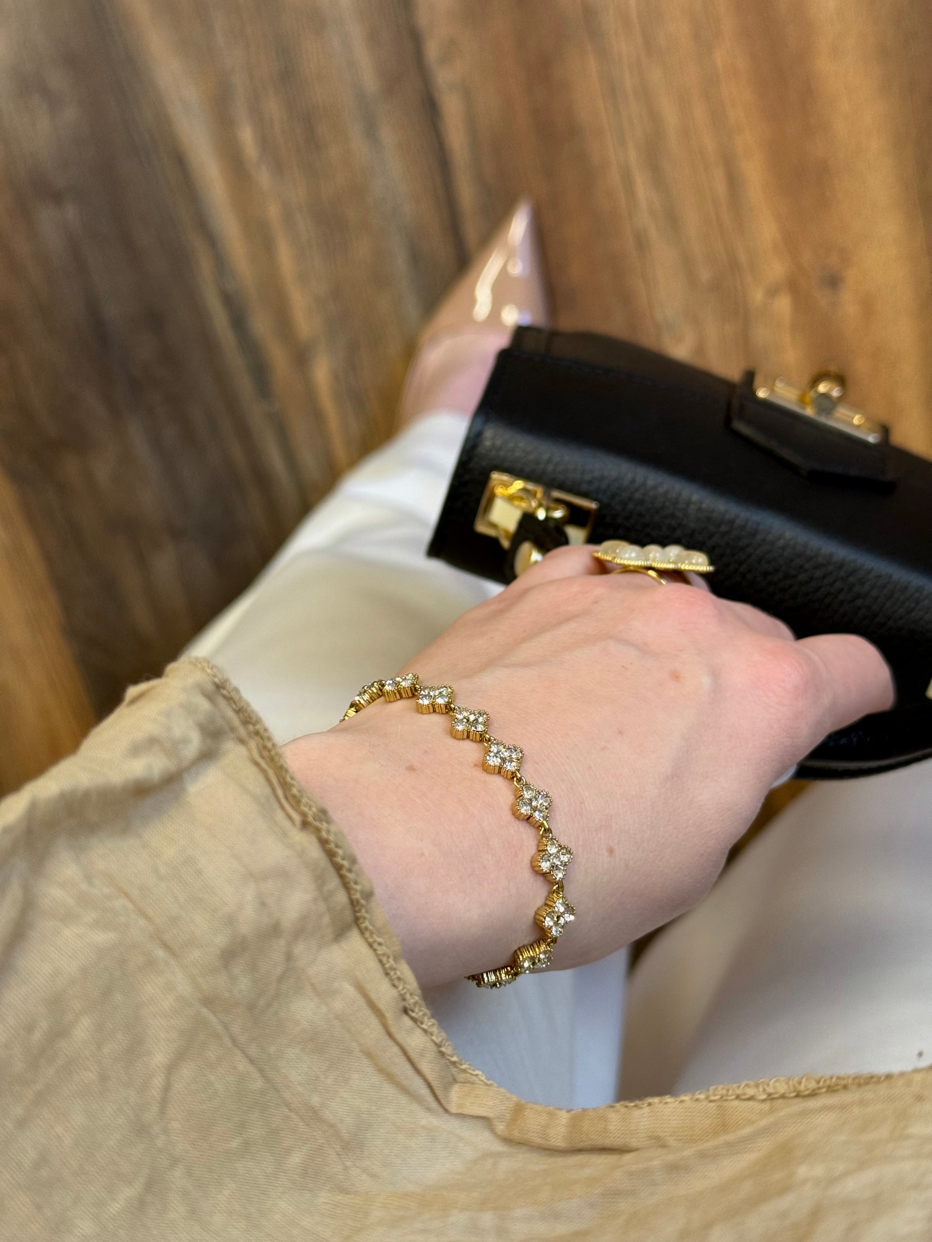 Diamonds touch