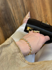 Diamonds touch